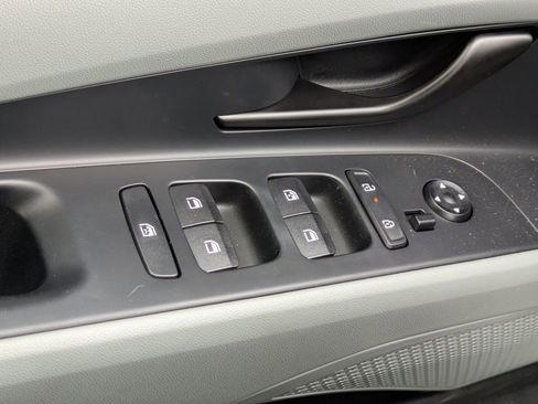 New 2025 Hyundai Elantra Limited FWD image 26