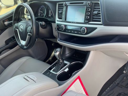 Certified 2019 Toyota Highlander XLE image 12