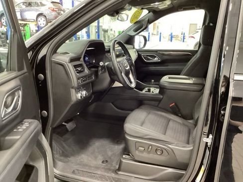 Used 2023 GMC Yukon SLE w/ Gmc Pro Safety Plus Package AWD/4WD image 9