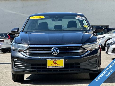 Used 2024 Volkswagen Jetta SE FWD image 11