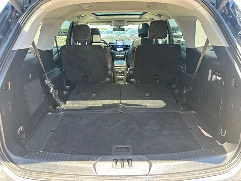 Used 2023 Ford Explorer Limited w/ Limited Technology Package AWD/4WD image 31