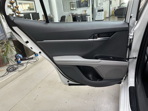 Used 2020 Toyota Camry LE image 12