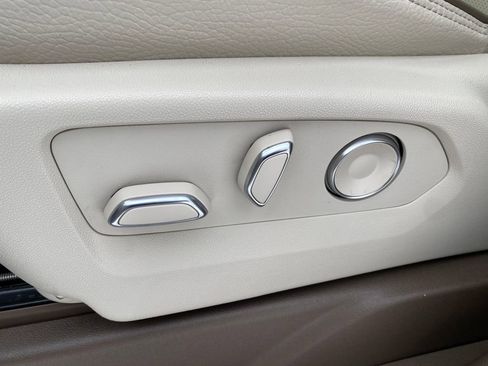 Used 2024 GMC Yukon XL Denali image 13