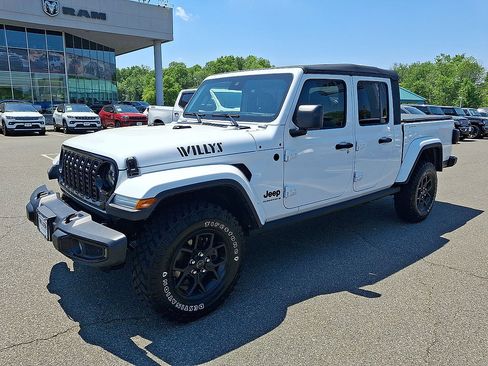 Used 2025 Jeep Gladiator Mojave AWD/4WD image 4