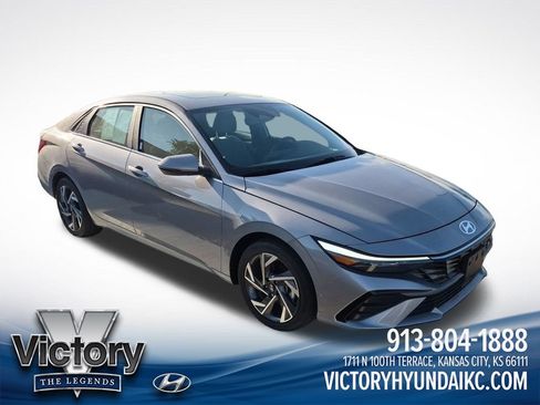 Used 2024 Hyundai Elantra Limited FWD image 7