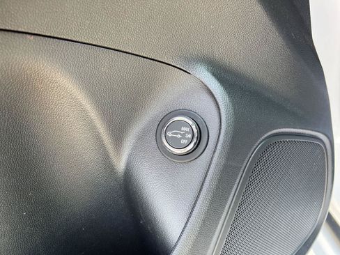 Used 2020 Buick Encore GX Select w/ Advanced Technology Package FWD image 17
