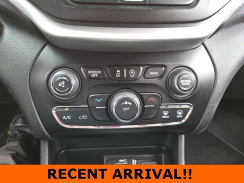Used 2015 Jeep Cherokee Trailhawk w/ Cold Weather Group image 57