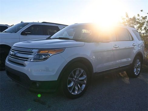 Used 2014 Ford Explorer XLT w/ Equipment Group 202A image 5