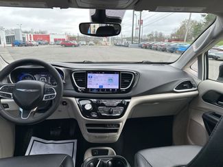 Used 2024 Chrysler Pacifica Touring-L video 2