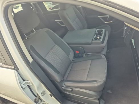 Used 2023 Nissan Titan SV image 17