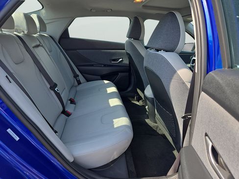 Certified 2025 Hyundai Elantra Limited FWD image 32