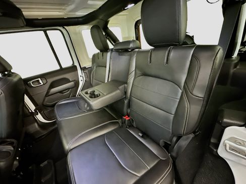Used 2022 Jeep Wrangler Unlimited Sahara AWD/4WD image 29