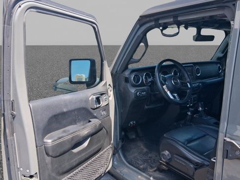 Used 2018 Jeep Wrangler Unlimited Sahara AWD/4WD image 7