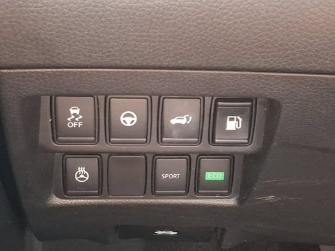Used 2020 Nissan Rogue SV w/ Premium Package FWD image 26