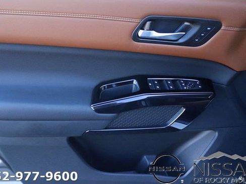 New 2026 Nissan Pathfinder Platinum FWD image 9