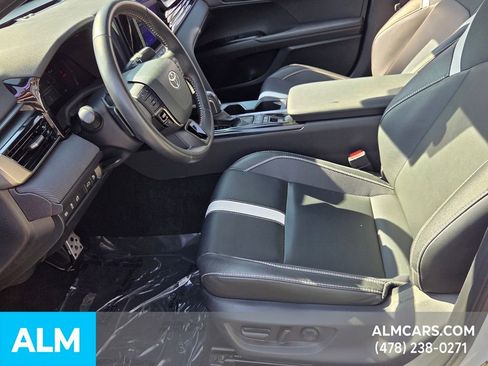 Used 2025 Toyota Camry SE image 13