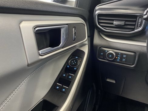 Used 2021 Ford Explorer XLT w/ Equipment Group 202A image 23