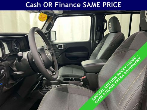 Used 2024 Jeep Wrangler Unlimited w/ Convenience Group AWD/4WD image 14