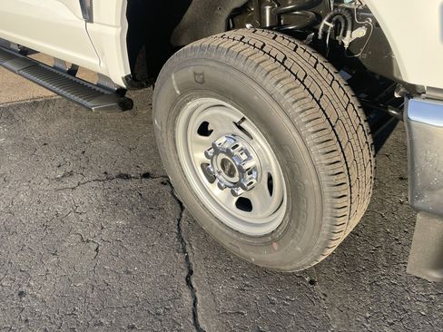 New 2026 Ford F350 XL w/ XL Chrome Package image 3