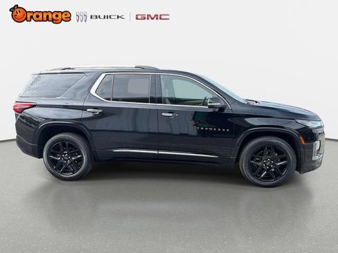 Used 2023 Chevrolet Traverse Premier FWD image 2