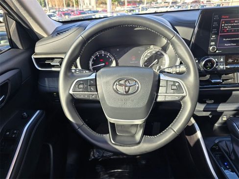 Certified 2022 Toyota Highlander XLE image 19