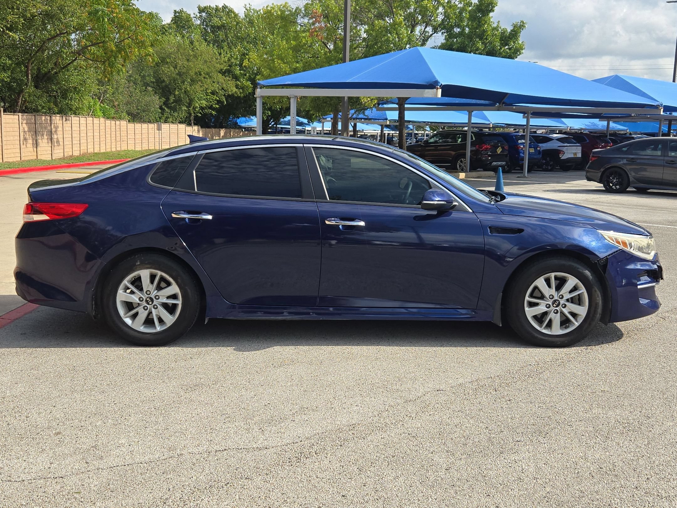 Used 2018 Kia Optima LX FWD image 2
