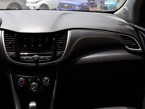 Used 2021 Chevrolet Trax LT AWD/4WD image 44