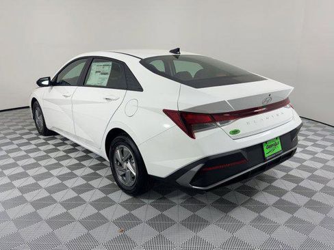 New 2026 Hyundai Elantra SE image 3