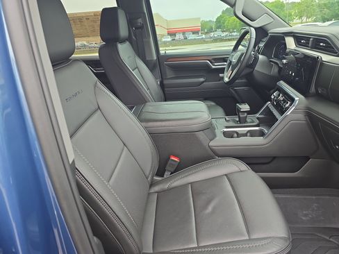 Used 2025 GMC Sierra 1500 Denali w/ Technology Package AWD/4WD image 10