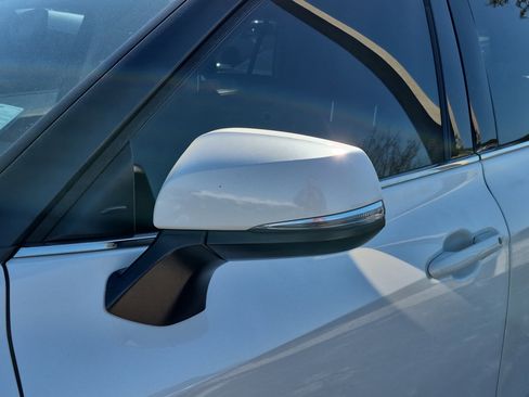 Used 2021 Toyota Highlander XLE image 7