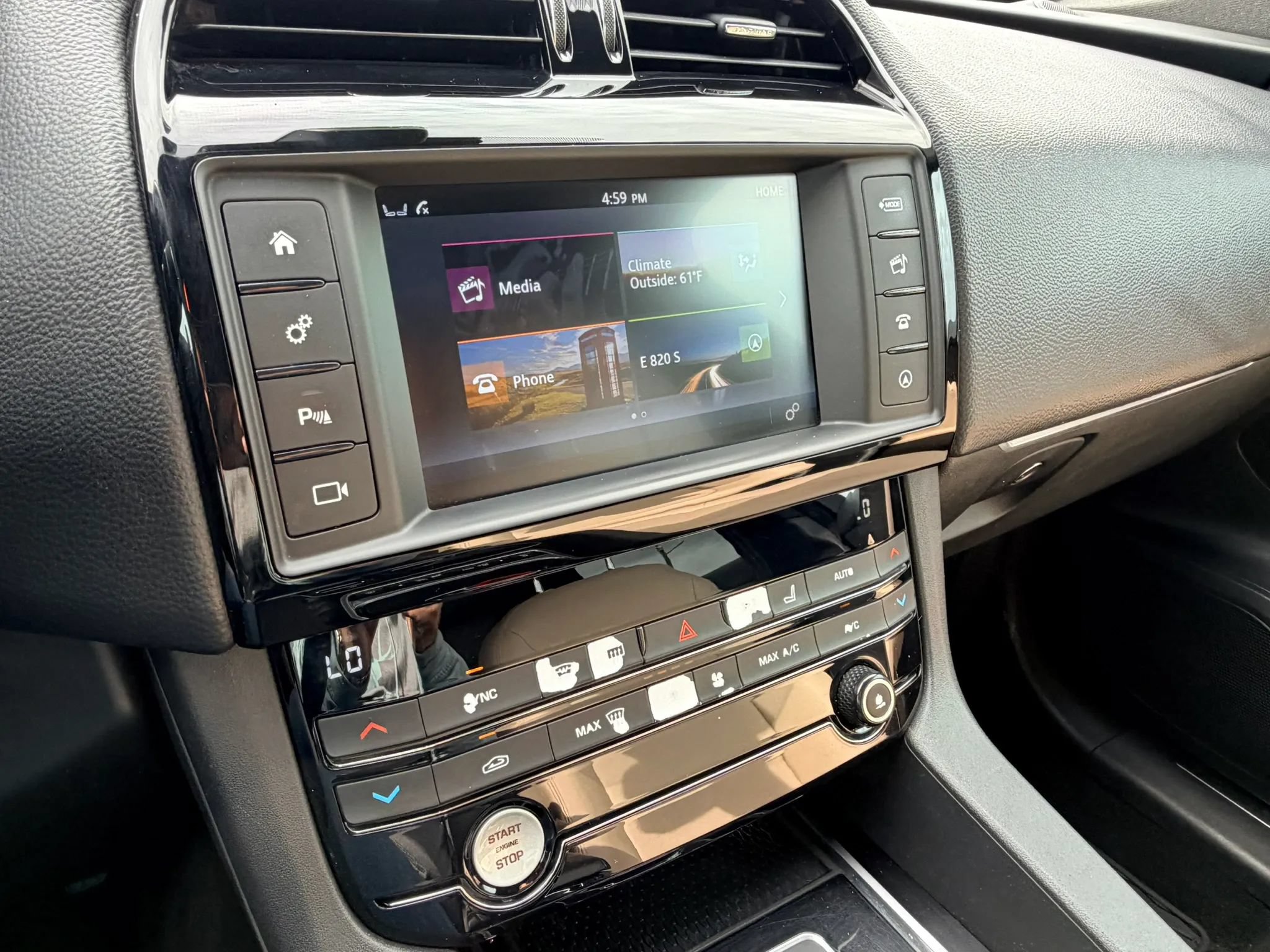 Used 2018 Jaguar F-PACE Premium AWD/4WD image 17