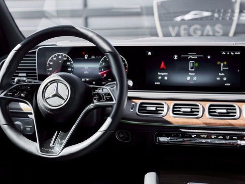 Used 2025 Mercedes-Benz Maybach GLS 600 4MATIC image 63