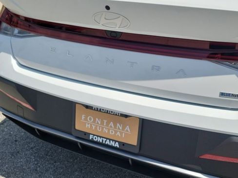 New 2026 Hyundai Elantra Hybrid FWD image 25