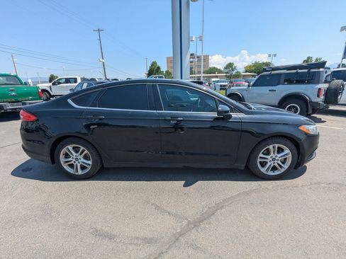 Used 2018 Ford Fusion SE FWD image 2
