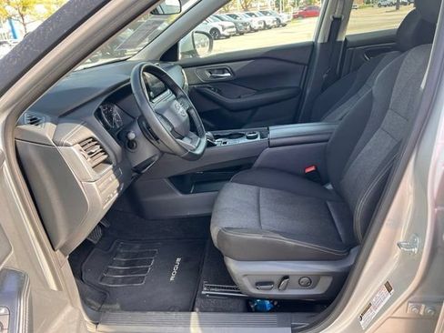 Used 2025 Nissan Rogue SV AWD/4WD image 8