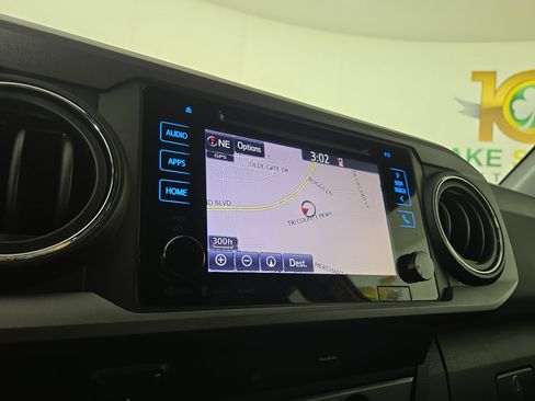 Used 2019 Toyota Tacoma TRD Sport w/ Technology Package image 20