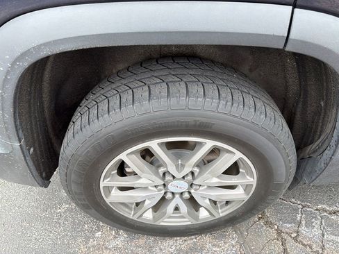 Used 2017 GMC Acadia SLE AWD/4WD image 5