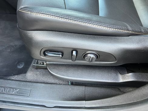 Used 2020 Chevrolet Equinox LT w/ Midnight Edition FWD image 29