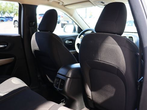 Used 2018 Jeep Cherokee Latitude FWD image 28