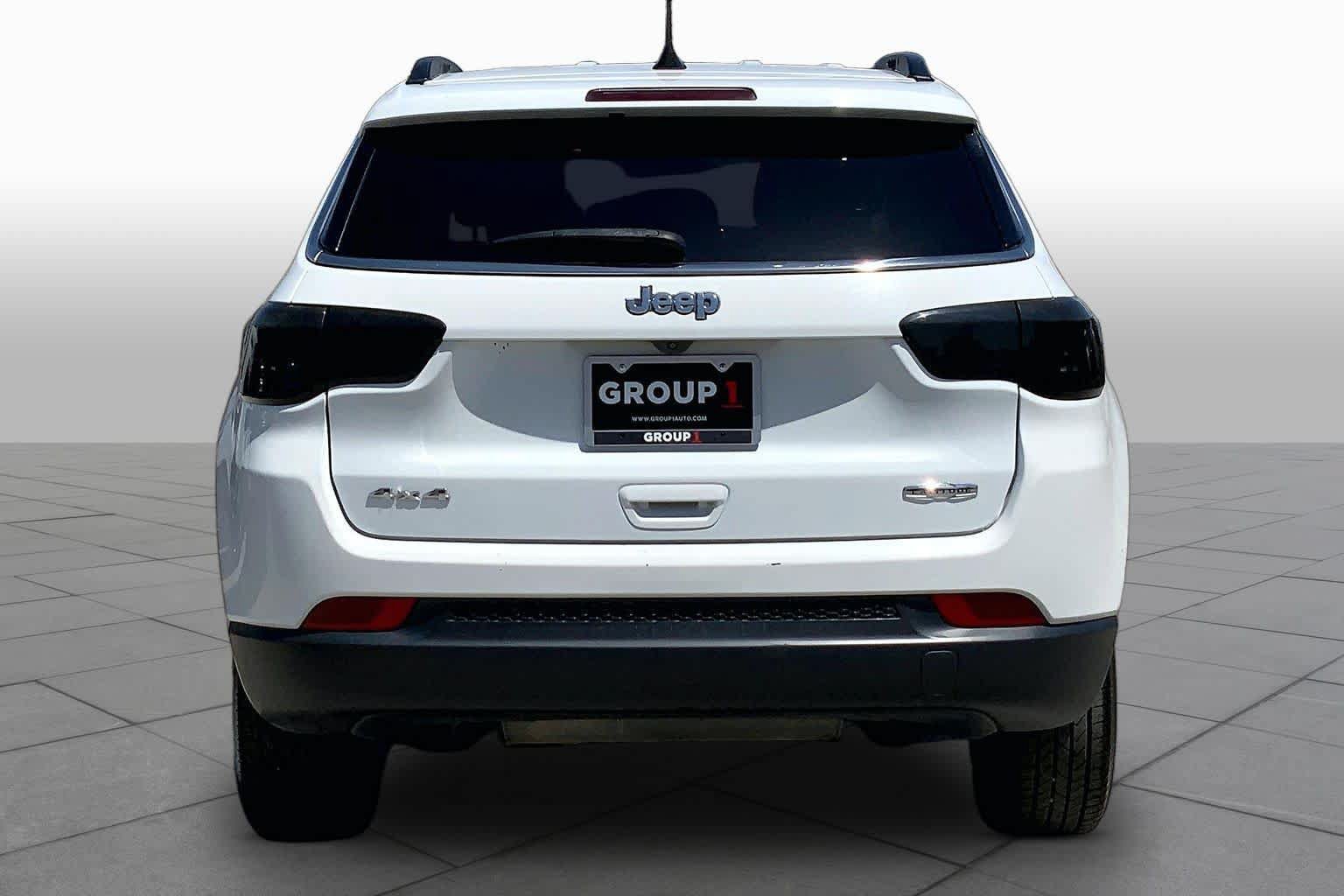 Used 2023 Jeep Compass Latitude AWD/4WD image 5