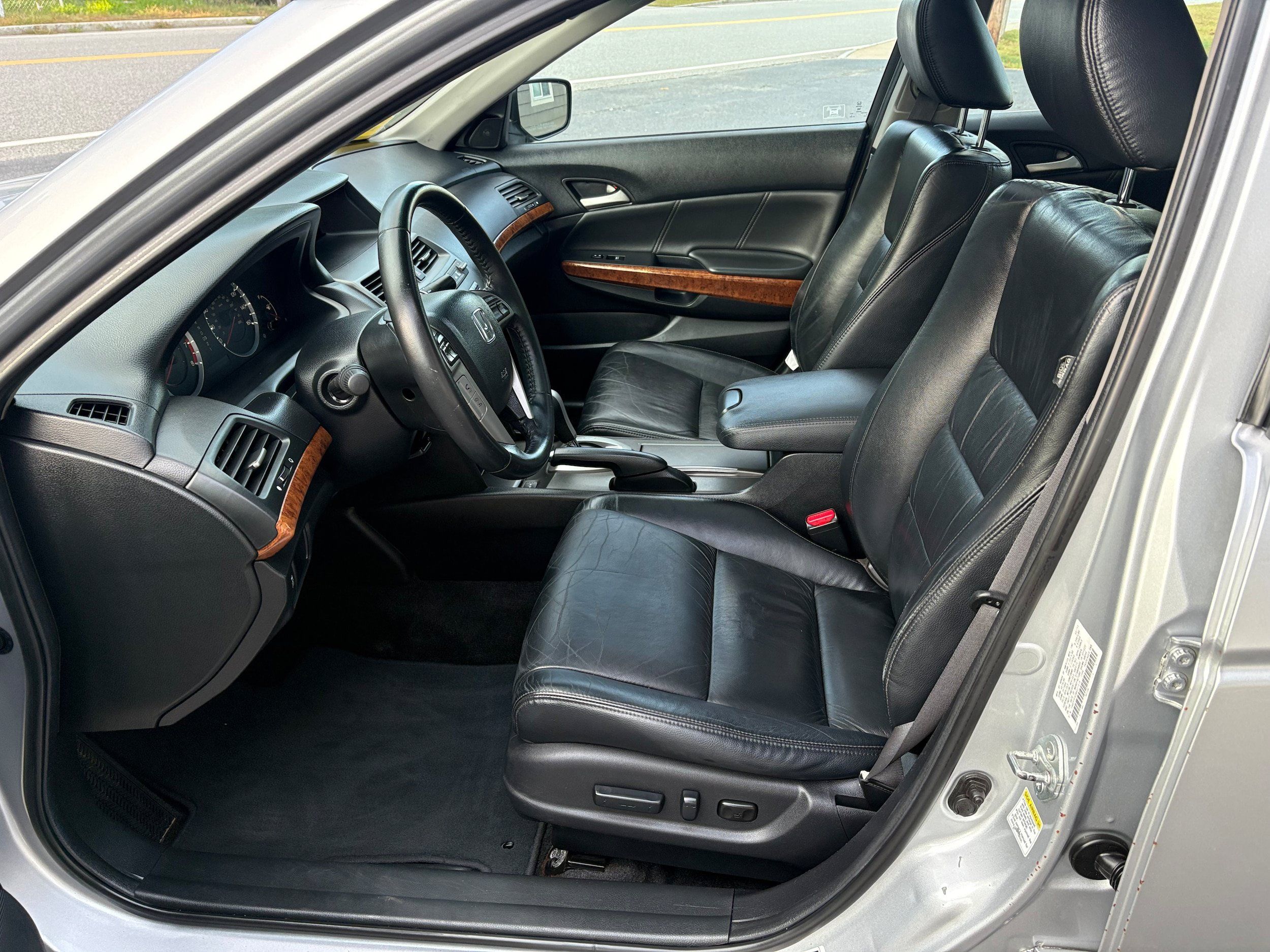 Used 2011 Honda Accord EX-L image 11