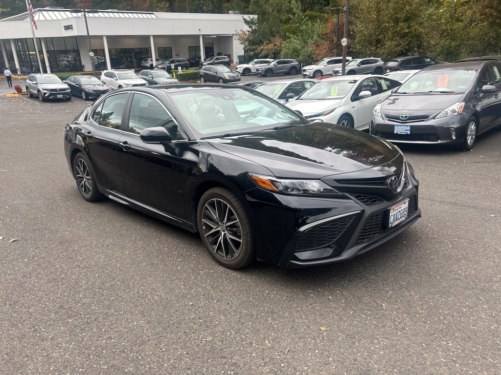 Used 2021 Toyota Camry SE w/ Cold Weather Package FWD image 2