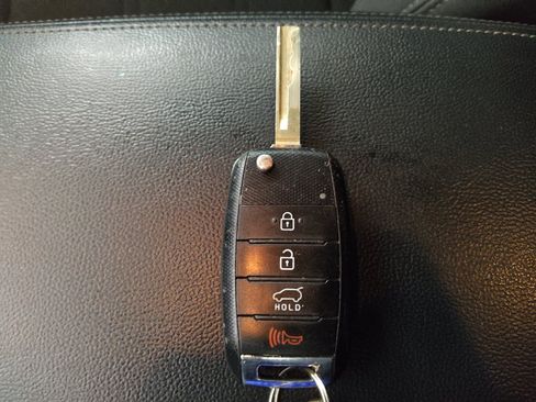 Used 2018 Kia Sorento FWD V6 image 32