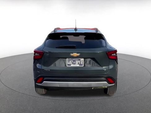 Used 2025 Chevrolet Trax LT image 12