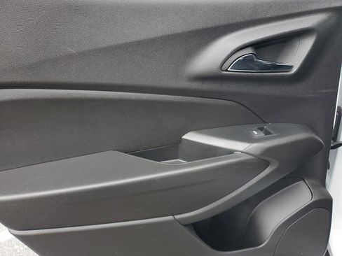 Used 2025 Chevrolet Trax LT image 14