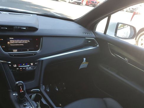 New 2025 Cadillac XT6 Luxury image 17
