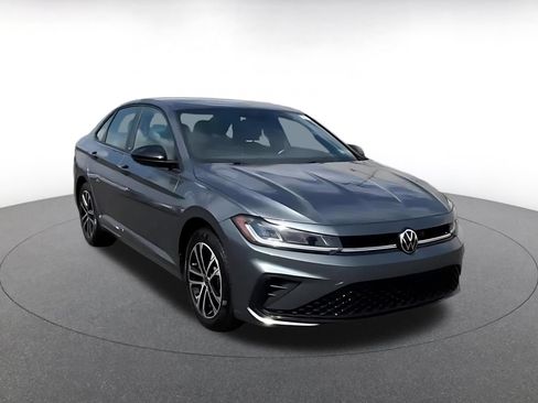 Used 2025 Volkswagen Jetta Sport FWD image 3
