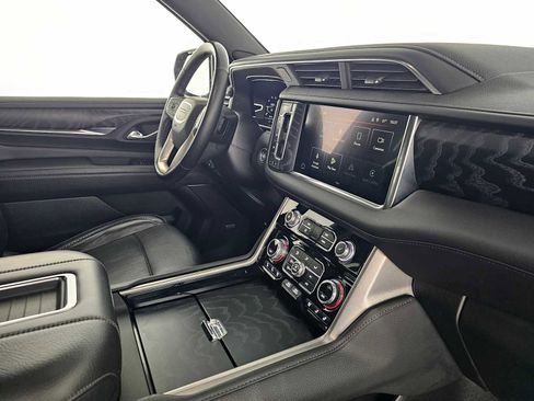 Used 2023 GMC Yukon Denali AWD/4WD image 10
