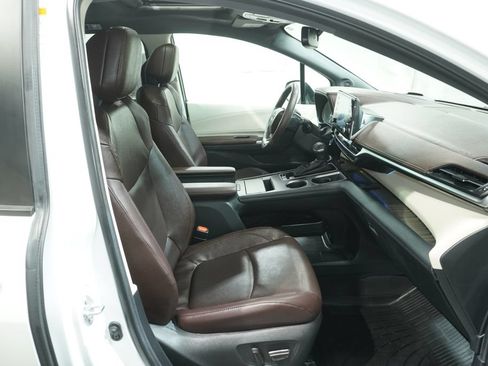 Used 2024 Toyota Sienna Platinum AWD/4WD image 14