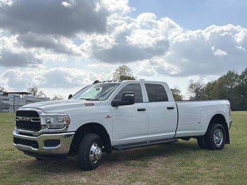 Used 2024 RAM 3500 Tradesman w/ Chrome Appearance Group AWD/4WD image 15